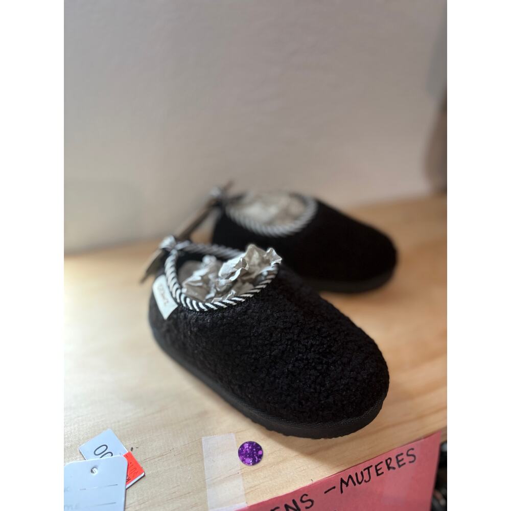 Toddler Slippers Size 7/8 Black Cozy Fuzzy House Shoes New Pawz